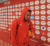 رحيمي يغادر باكيا وباقي اللاعبين يختارون الباب الخلفي هروبا من الصحافيين